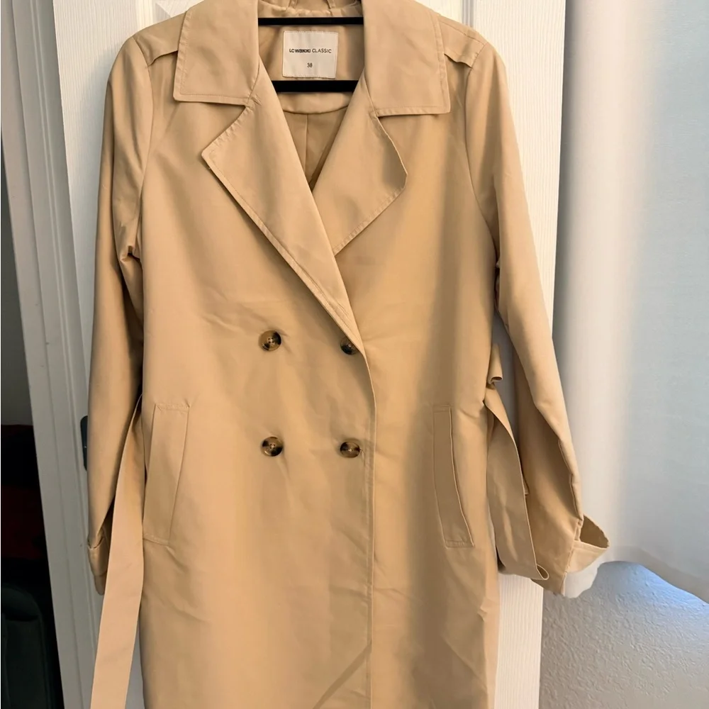 Elegant Tan Trench Coat - Picture 3 of 8